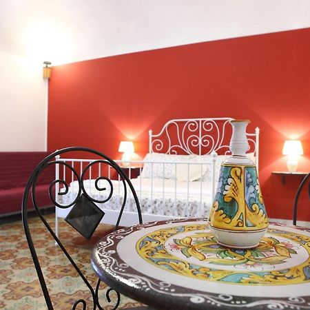 B&B Maia House Santo Stefano di Camastra Buitenkant foto