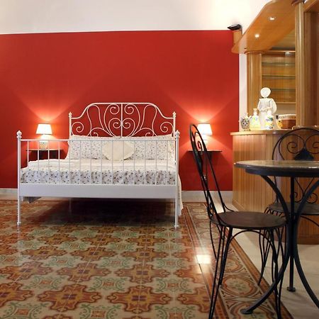 B&B Maia House Santo Stefano di Camastra Buitenkant foto