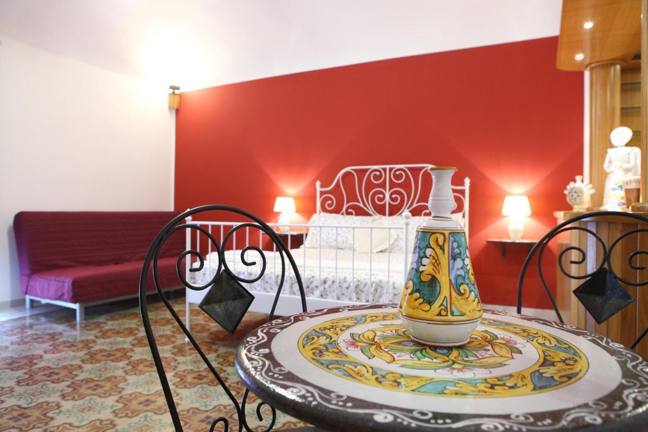 B&B Maia House Santo Stefano di Camastra Buitenkant foto