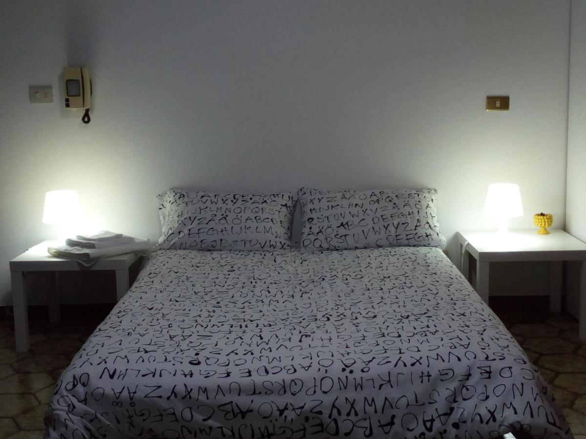 B&B Maia House Santo Stefano di Camastra Buitenkant foto