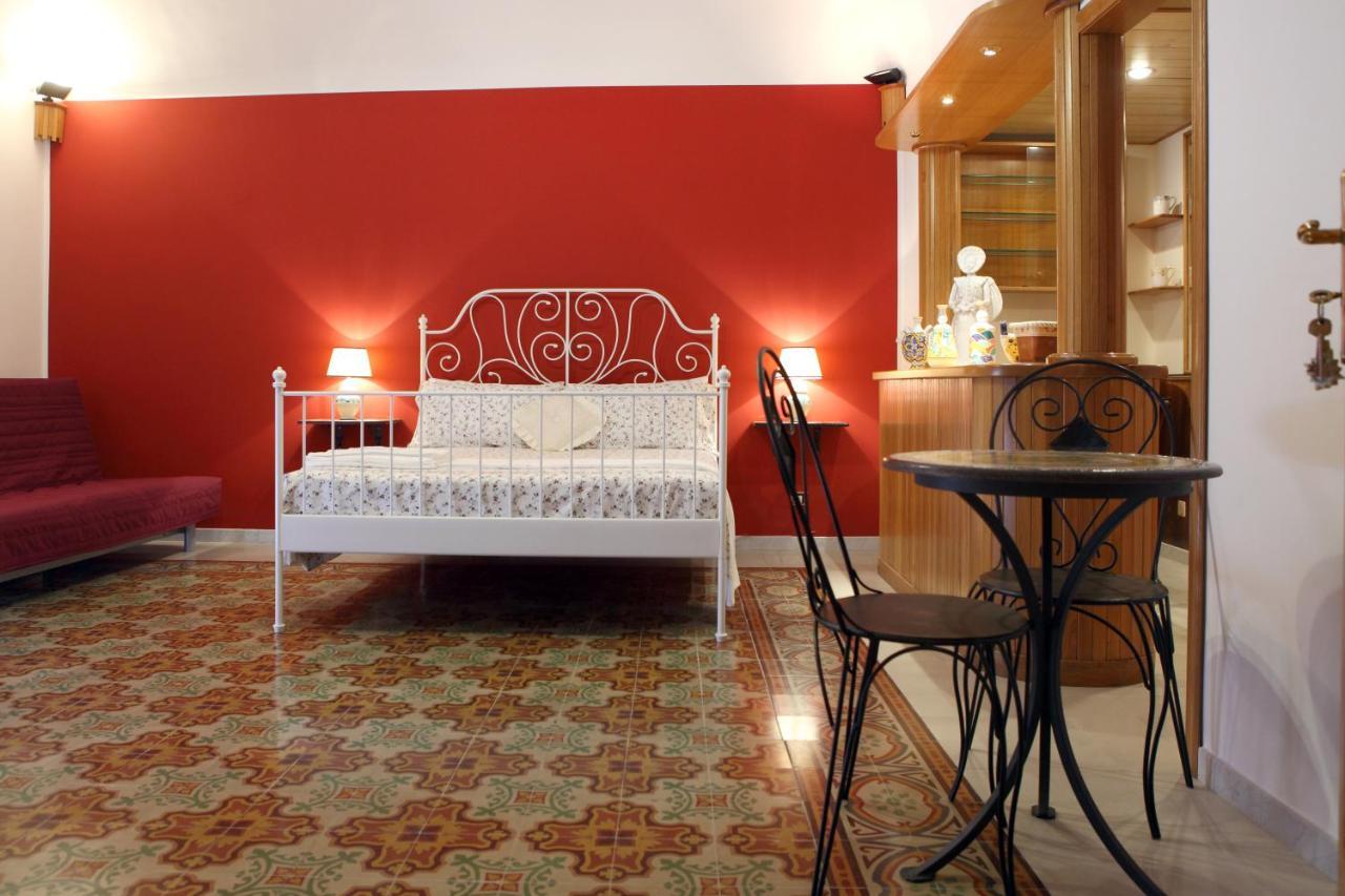 B&B Maia House Santo Stefano di Camastra Buitenkant foto