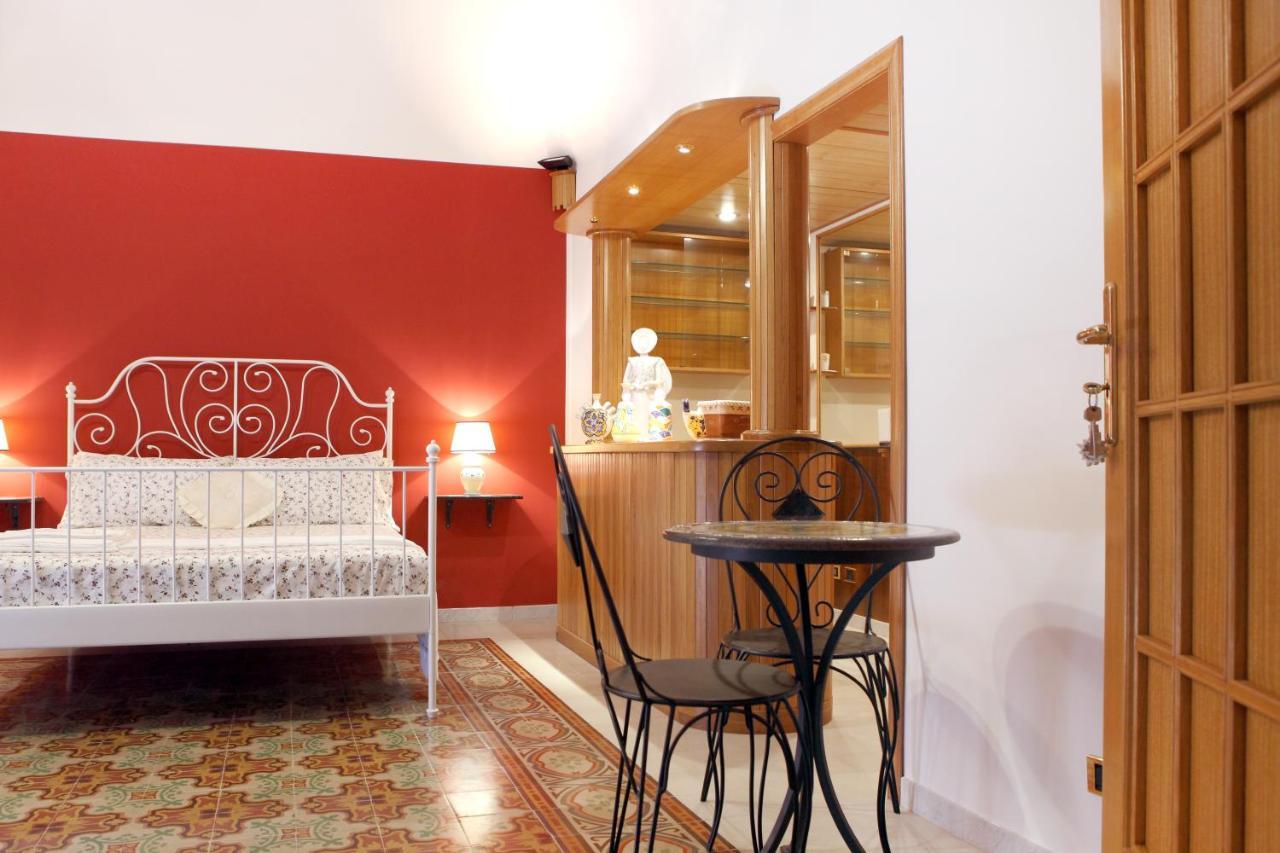 B&B Maia House Santo Stefano di Camastra Buitenkant foto
