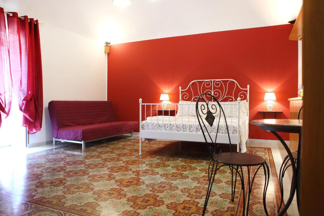 B&B Maia House Santo Stefano di Camastra Buitenkant foto