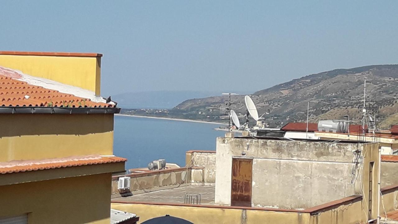 B&B Maia House Santo Stefano di Camastra Buitenkant foto